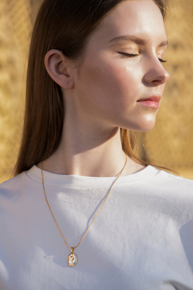 Wall Flower Necklace